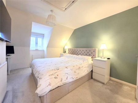 3 bed semi-detached house to rent in Mersea Crescent, Wickford, SS12 - Photo 4