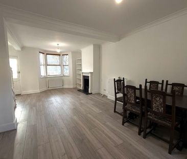 Primrose Avenue, ENFIELD - Photo 2