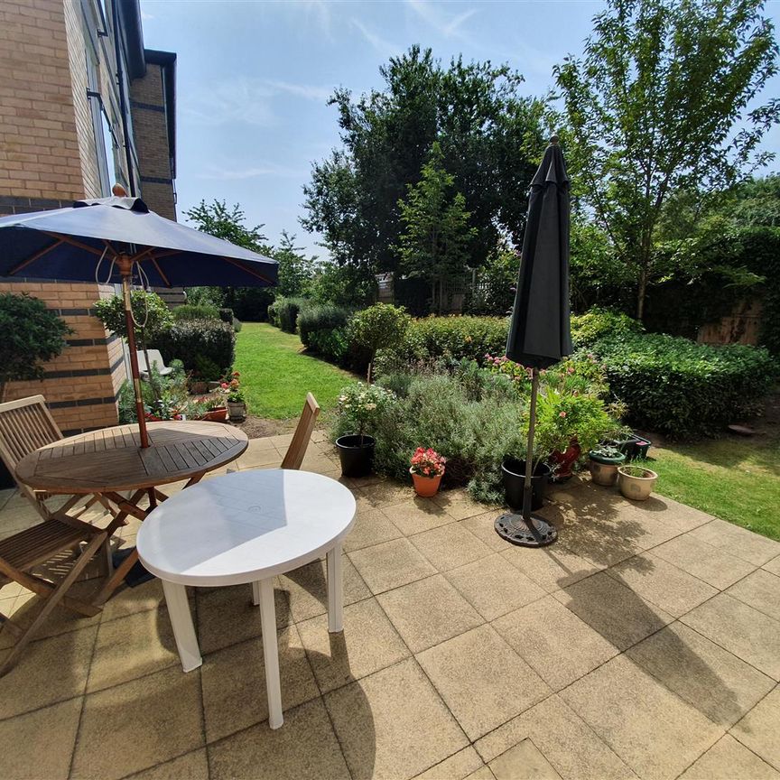 King Henry Lodge, Chingford, Essex - Photo 1