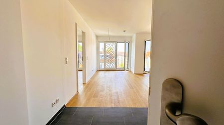 Hoch hinaus in der chicen Stadtwohnung mit sonniger Dachterrasse und Einbauküche! - Photo 3