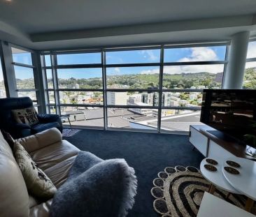 Private, sun-filled apartment above the city - Photo 3