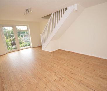 2 bedroom end of terrace house to rent - Photo 2