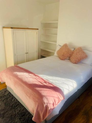 1 bedroom in a house share to rent - Photo 2