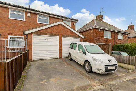 3 bedroom semi-detached house to rent - Photo 5