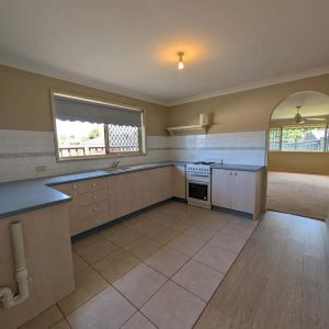 “Spacious One-Bedroom Granny Flat, A Rare Opportunity !!” - Photo 2