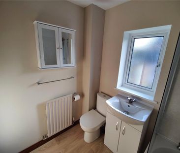 3 bedroom end of terrace house to rent - Photo 4