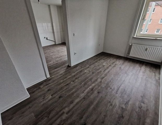 Renovierte 2,5-Zimmer-Wohnung mit Balkon! - Photo 1