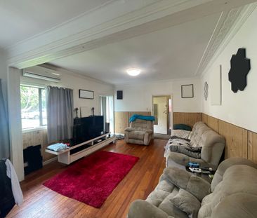 4 Bedroom Brick and Tile Property&excl;&excl; - Photo 2