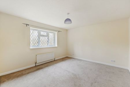 4 bedroom detached house to rent - Photo 4