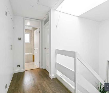 Alexandra Close, Walton-on-thames, Surrey, KT12 - Photo 1