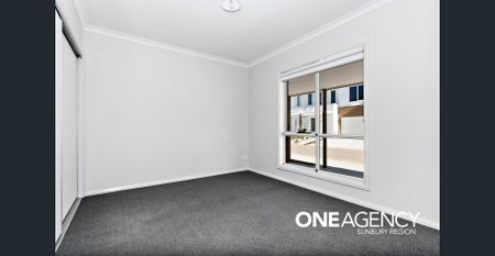 CHARMING VILLA IN THE HEART OF SUNBURY - Photo 2