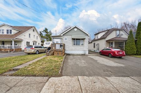 For Lease - 150 Crowland Avenue, Welland, Ontario - Photo 4