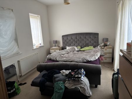 3 Bed link detached house to let in Waterstone Park, Greenhithe - Photo 3