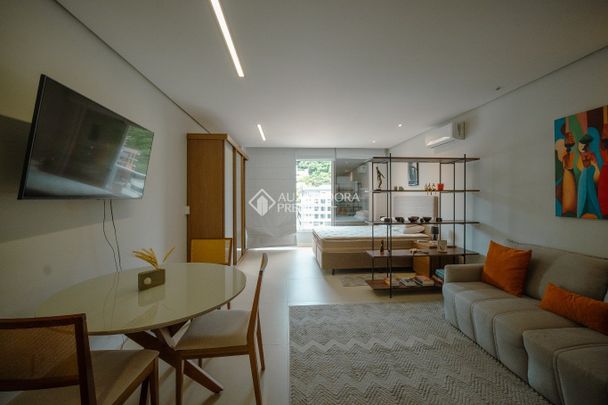 Apartamento com 1 quarto e 53m² para alugar em Centro, Florianópolis. - Photo 1