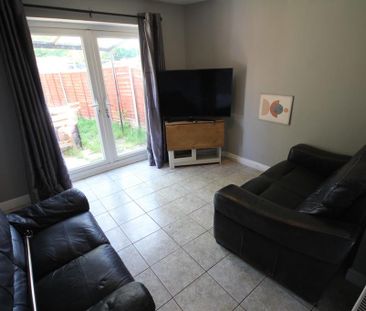 6 bedroom semi-detached house to rent - Photo 1