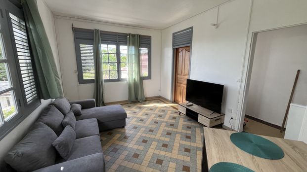 Location Maison 5 pièces 139m² ST CLAUDE 97120 - Photo 1