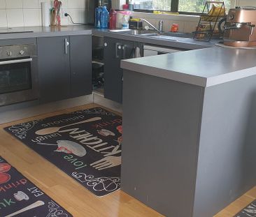 Fully Furnished Short Term - 3 Bedroom - Photo 5