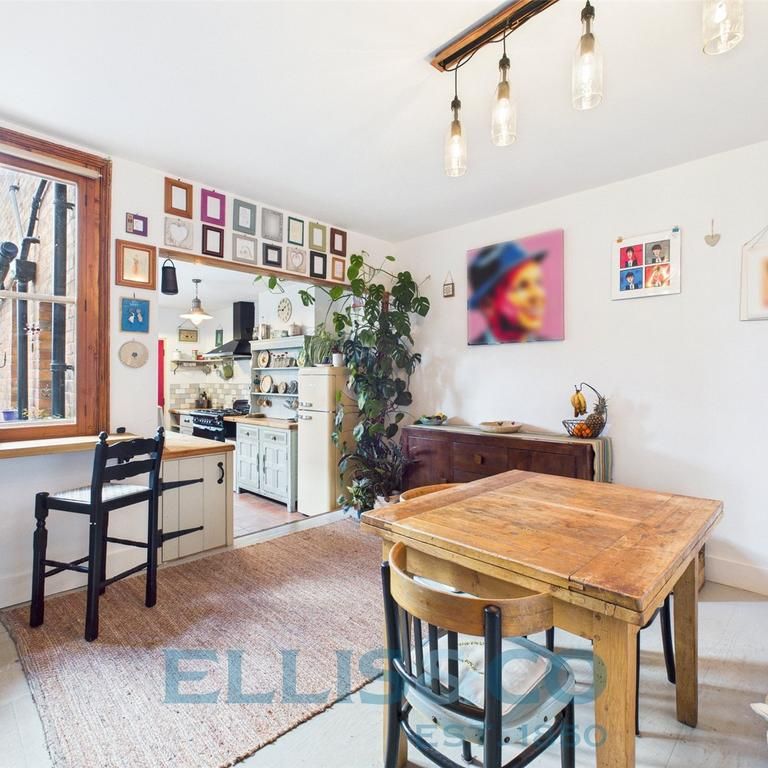 2 bedroom semi-detached house to rent - Photo 1