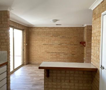 Neat & Low-Maintenance Unit in East Bunbury - Photo 5