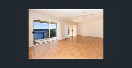 Stylish 3-Bedroom Townhouse in Premier Waterfront Setting - Photo 3