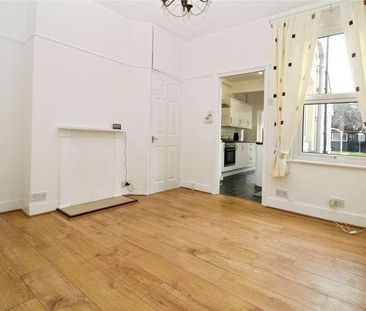 Malvern Road, Hornchurch, RM11 - Photo 6