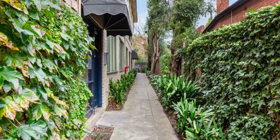 Contemporary Comfort Meets the Best of Prahran - Photo 3
