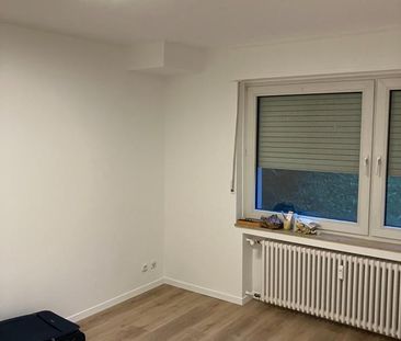 WG Zimmer in kernsanierter Wohnung mit sehr guter Anbindung durch - Photo 1
