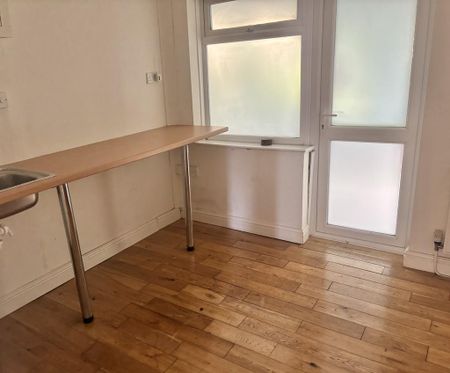 4 bedroom semi-detached house to rent - Photo 2