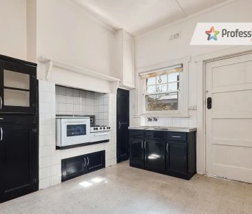 “LEAFY ST KILDA HIDEAWAY” - Photo 1