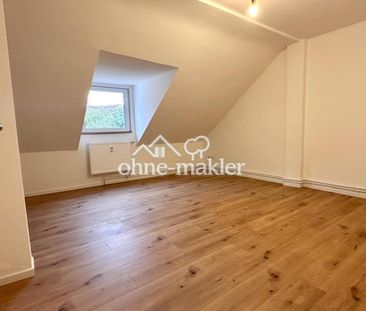Helle 2-Zimmer-Dachgeschosswohnung mit Einbauküche – frisch renoviert - Foto 1