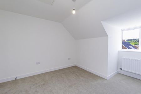 4 bedroom semi-detached house to rent - Photo 3