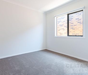 Brand New Family Home in Prime Tarneit! - Photo 4