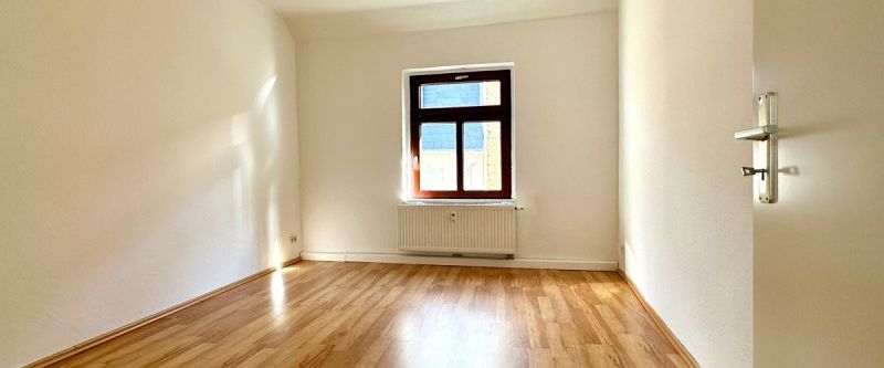 Wohnen direkt im Zentrum der Großen Kreisstadt Annaberg-Buchholz - 3-Raum-Wohnung im Dachgeschoss! - Photo 1