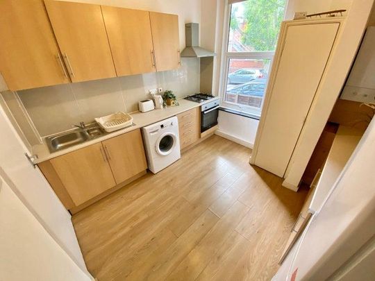 1 bedroom in a flat share to rent - Photo 1