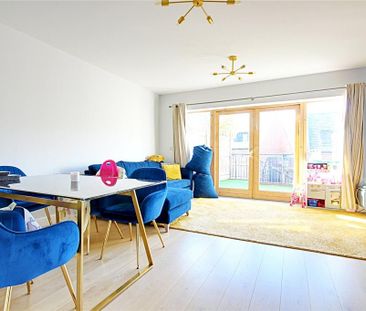 4 bedroom end of terrace house to rent - Photo 2