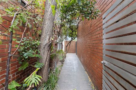 Peaceful, Private & Secure – Rare Block of Only Four (x2 PARKING PERMITS AVAILABLE) - Photo 3