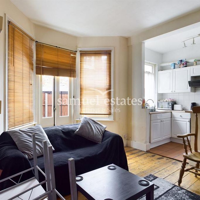 2 bedroom flat to rent - Photo 1