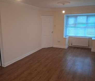 2 bedroom end of terrace house to rent - Photo 2