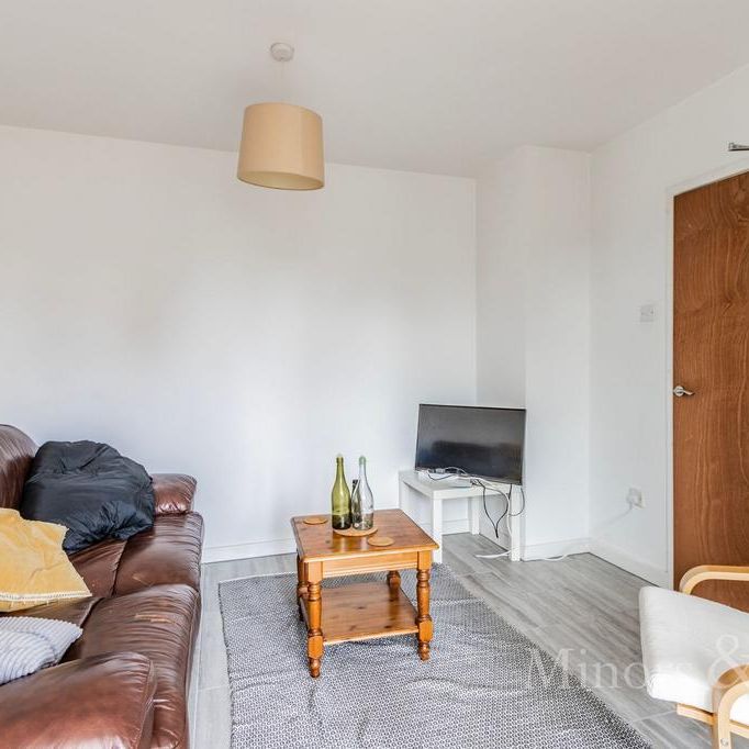 4 bedroom semi-detached house to rent - Photo 1