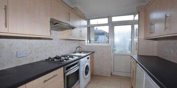 Mollison Way, Edgware, HA8 - Photo 3