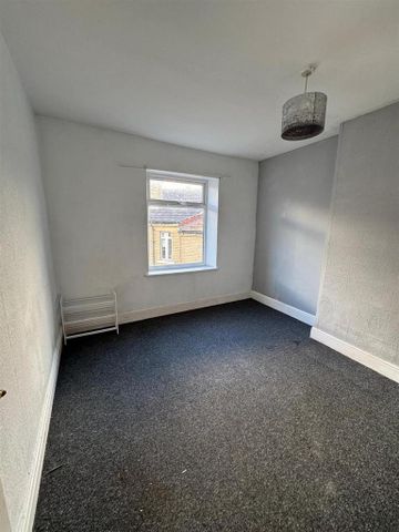 2 bedroom end of terrace house to rent - Photo 2