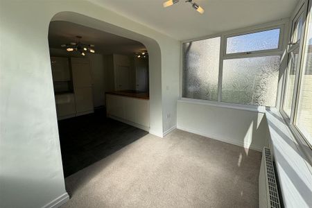 3 bedroom semi-detached house to rent - Photo 5