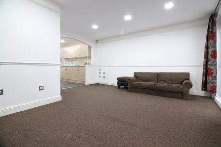 3 bedroom flat to rent - Photo 2
