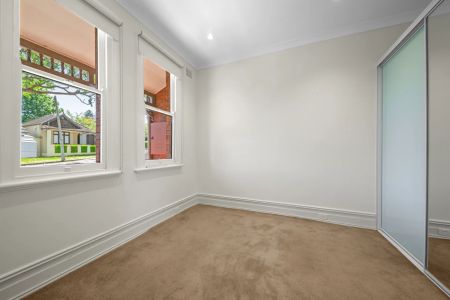 Stylish Single-Level Semi in the Heart of Bondi Junction - Photo 2