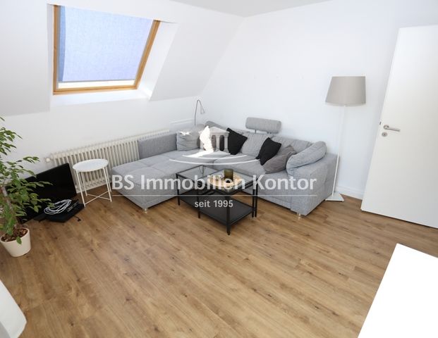 Anfragen bitte vorab per Mail – Komfortable 2 ZKB Wohnung im DG in zentraler Stadtlage ! - Photo 1