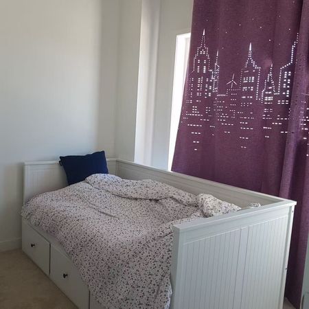 For Lease - 302 Clay Stones Street, Newmarket, Ontario - Photo 4