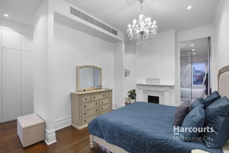 Beautiful Victorian Family Home! - Photo 3