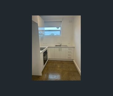 Modern ONE bedroom in an amazing location! - Photo 4