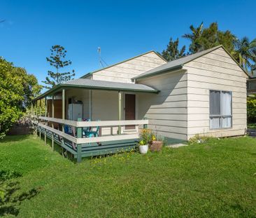 Stylish Two Bedroom Home Located on Large Block - Photo 3