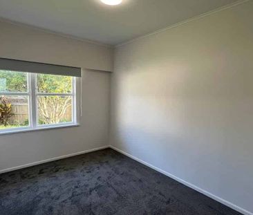 Newly Renovated 3BR Townhouse in Pakuranga Heights - Photo 1